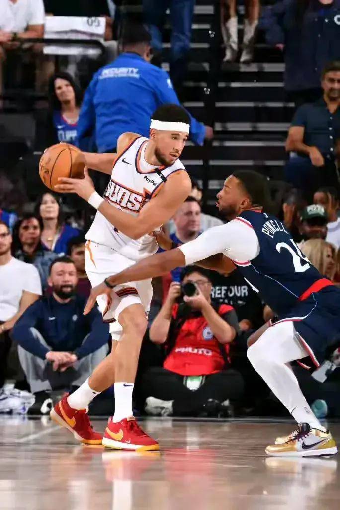 爱游戏官方-火箭队狭胜老鹰队，哈登绝杀化解胜负悬念