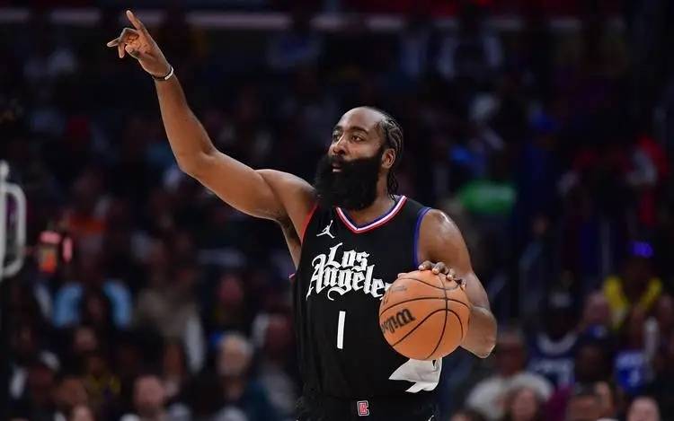 火箭队狭胜老鹰队，哈登绝杀化解胜负悬念