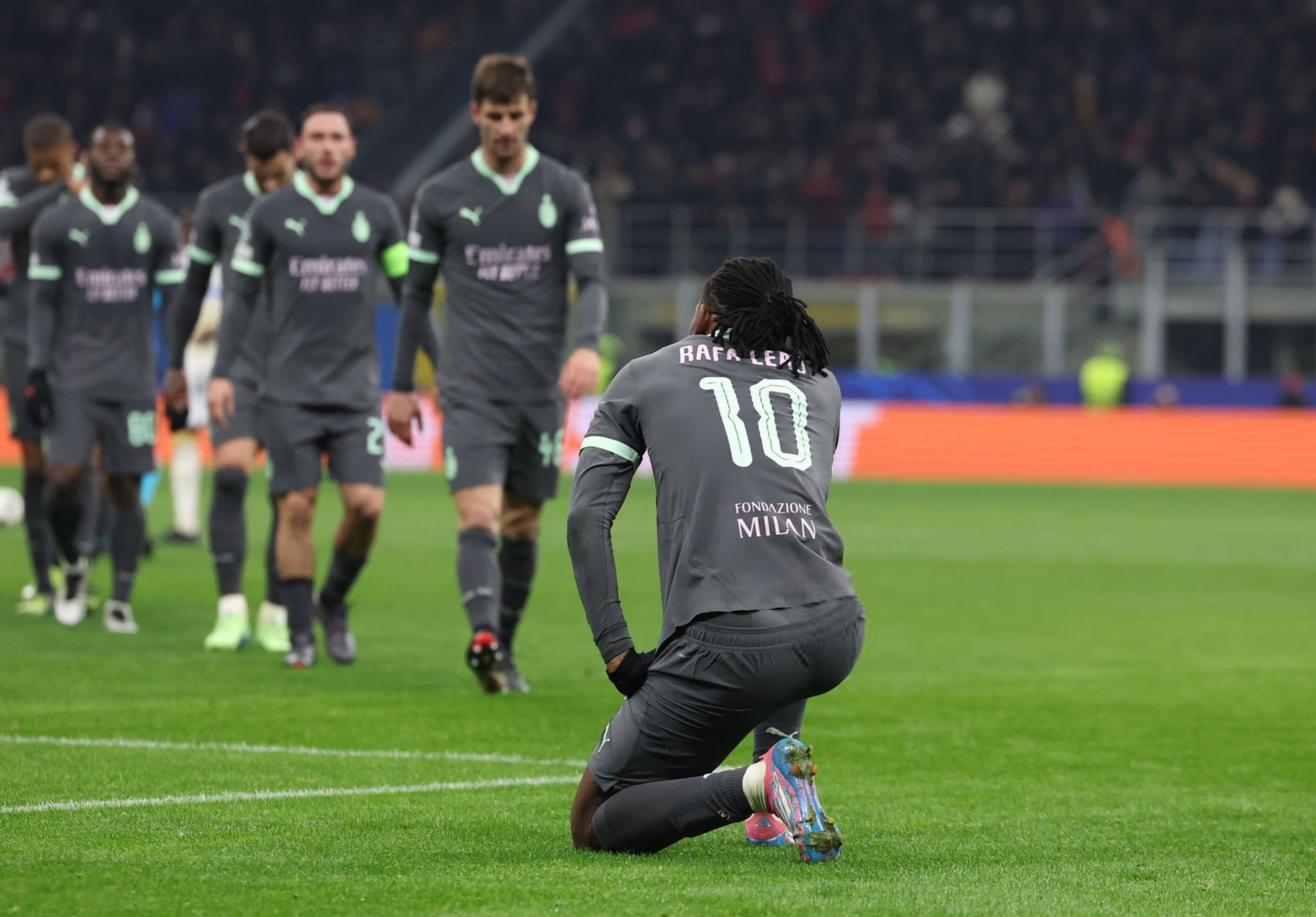 爱游戏下载-米兰球队遭遇连败，欧冠大计逐渐远去的简单介绍