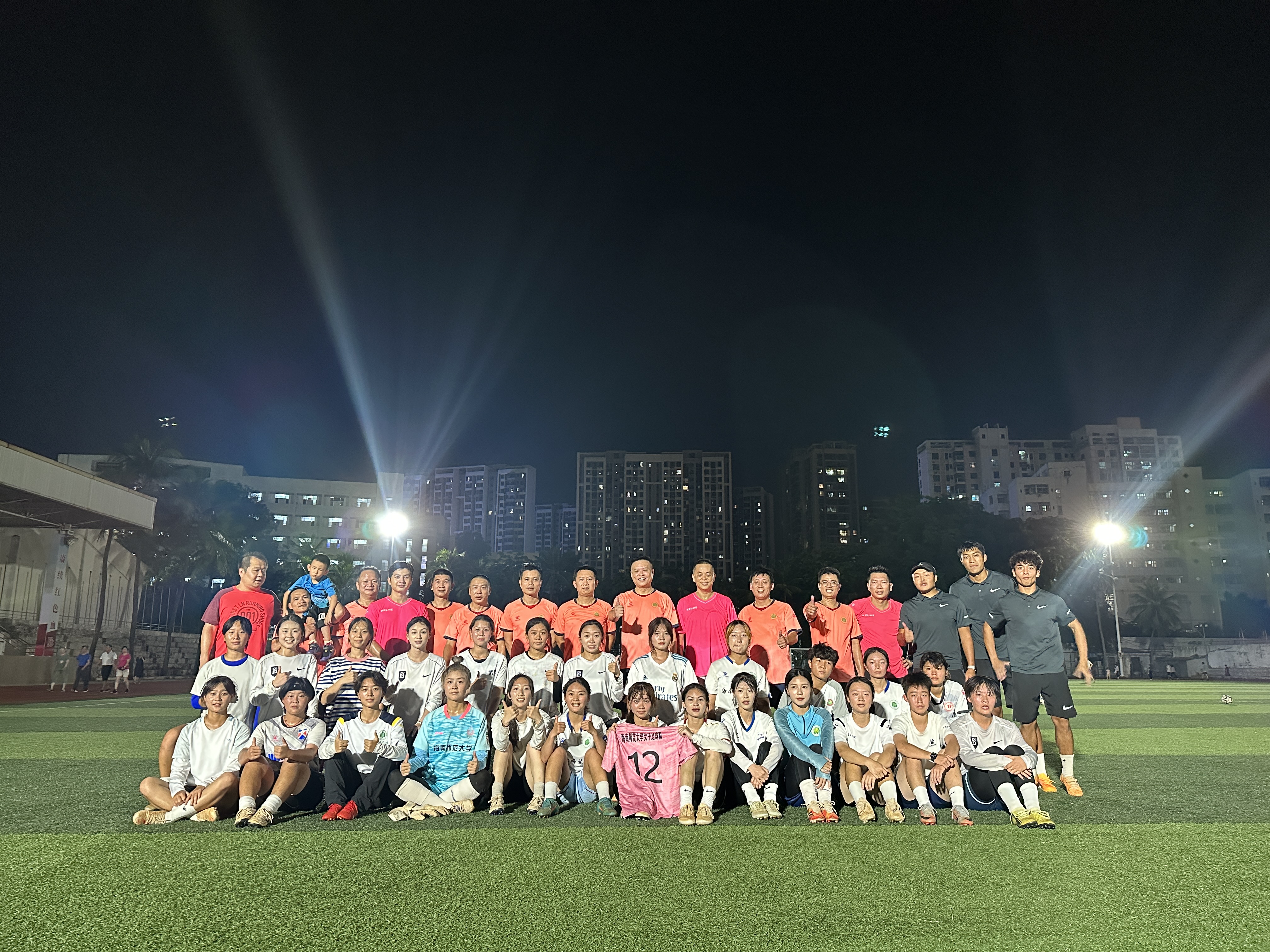 足球比赛的现场氛围如何打动着观众？的简单介绍