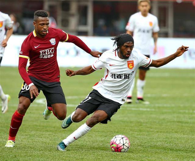 青岛黄海队员状态火热，精神抖擞