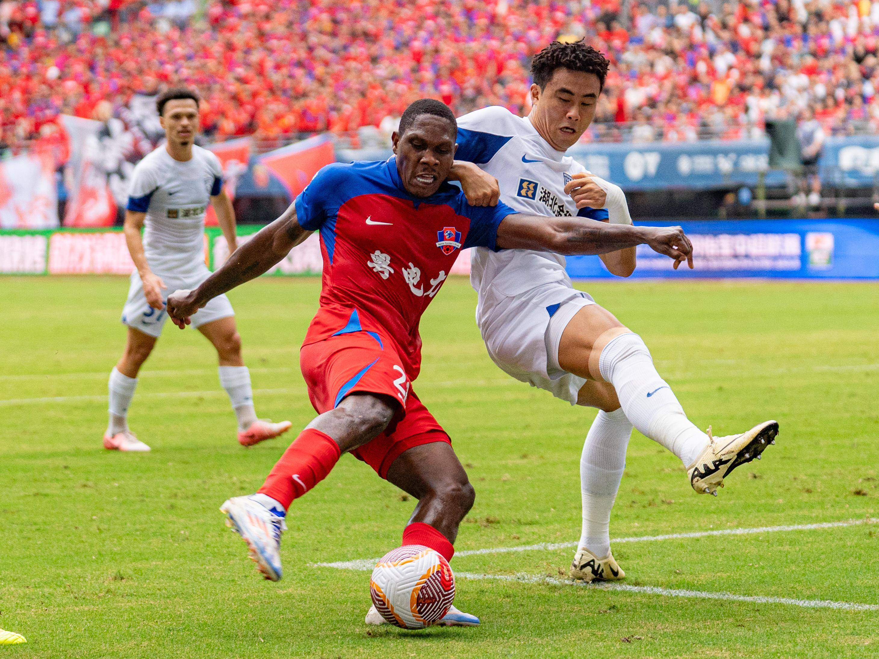 爱游戏下载-中超火爆赛场，球员风采引无数球迷的简单介绍