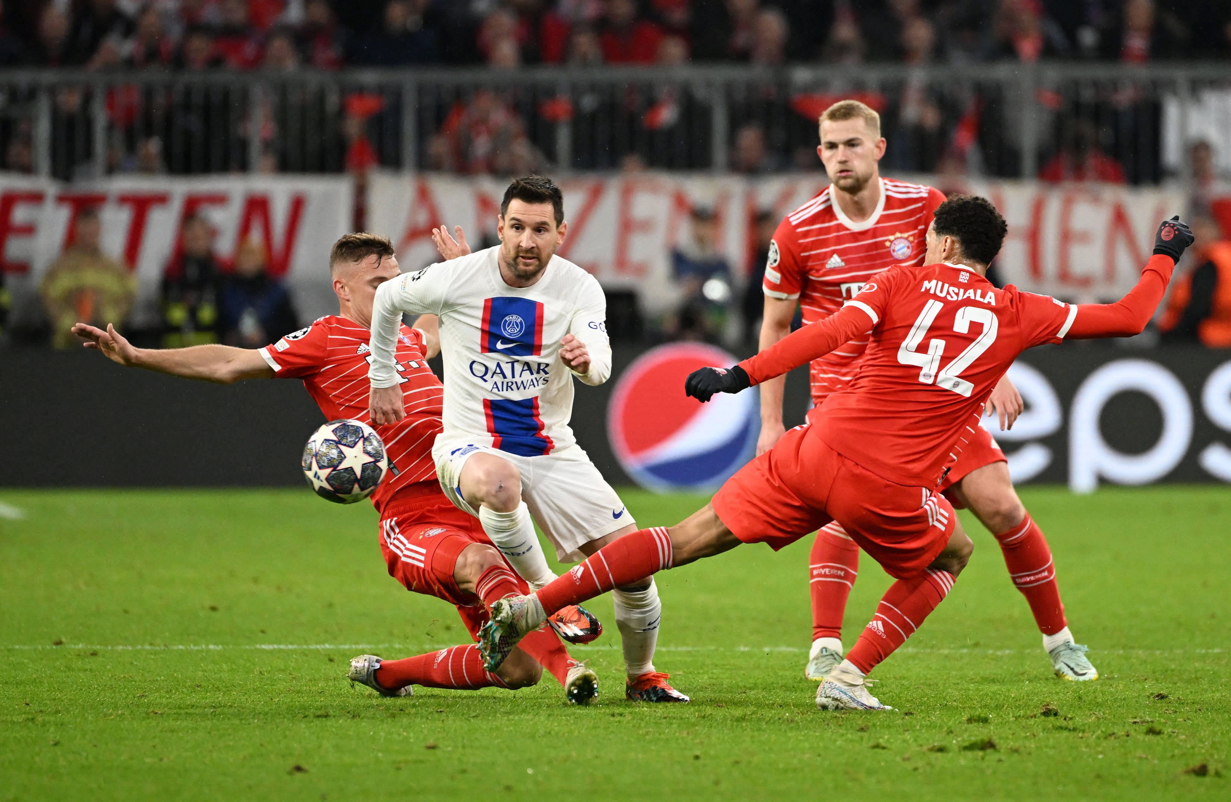 爱游戏官方入口-拜仁主场遭遇侵袭大败巴黎欧冠三连败