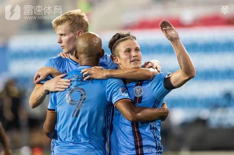 广岛三箭险胜对手，成功闯入八强