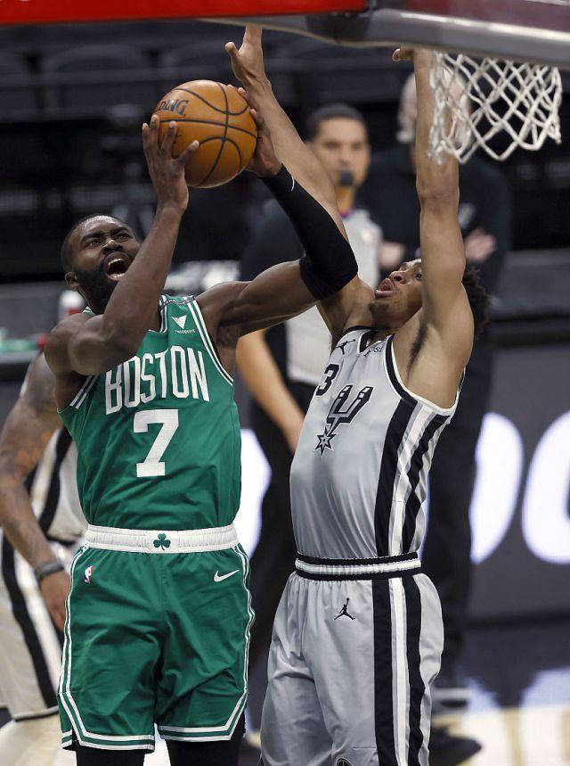 开拓者队外线火力全开,给对手造成巨大压力的简单介绍 开拓者队外线火力全开,给对手造成巨大压力的简单介绍