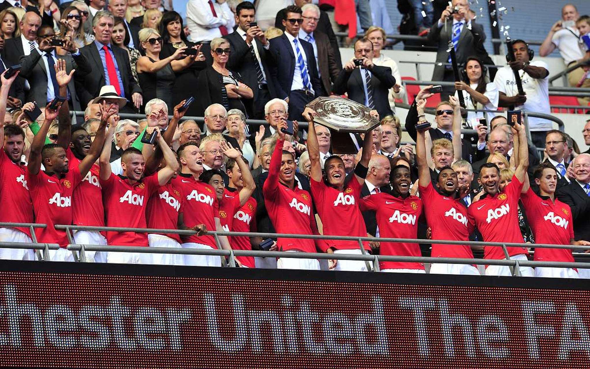 爱游戏娱乐-曼联火力全开战胜对手，夺回前瞻定位