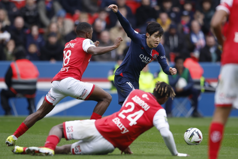 爱游戏-包含巴黎圣日耳曼战平阿尔勒，势均力敌的词条