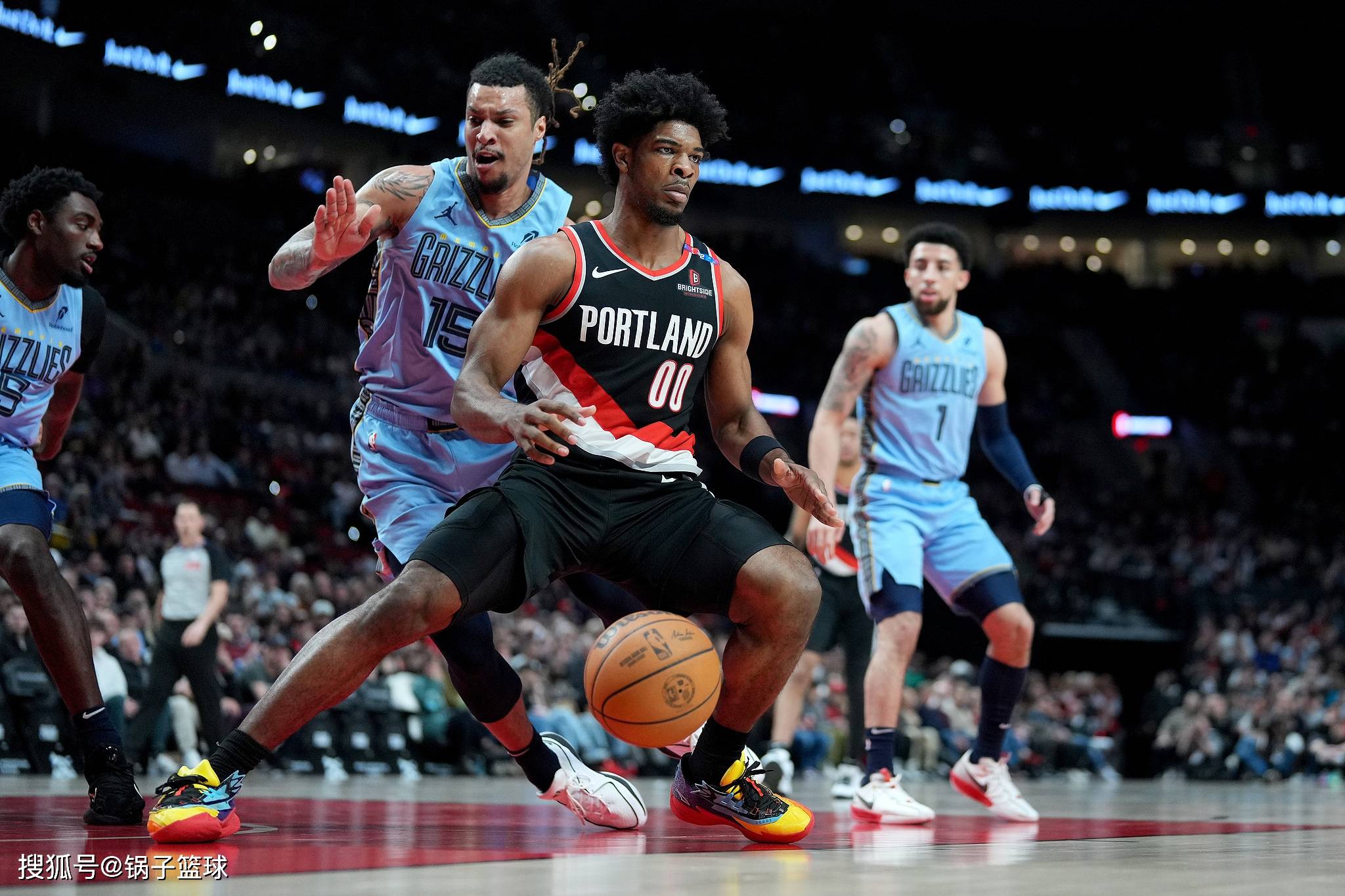 爱游戏官方入口-篮球赛季正式进入白热化阶段