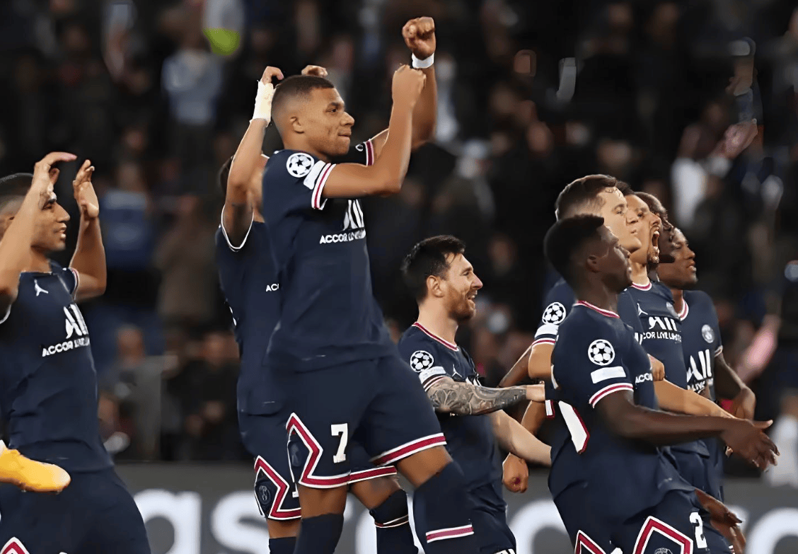 爱游戏官网-关于巴黎圣日耳曼主场大胜曼联，欧冠出线前景看好的信息