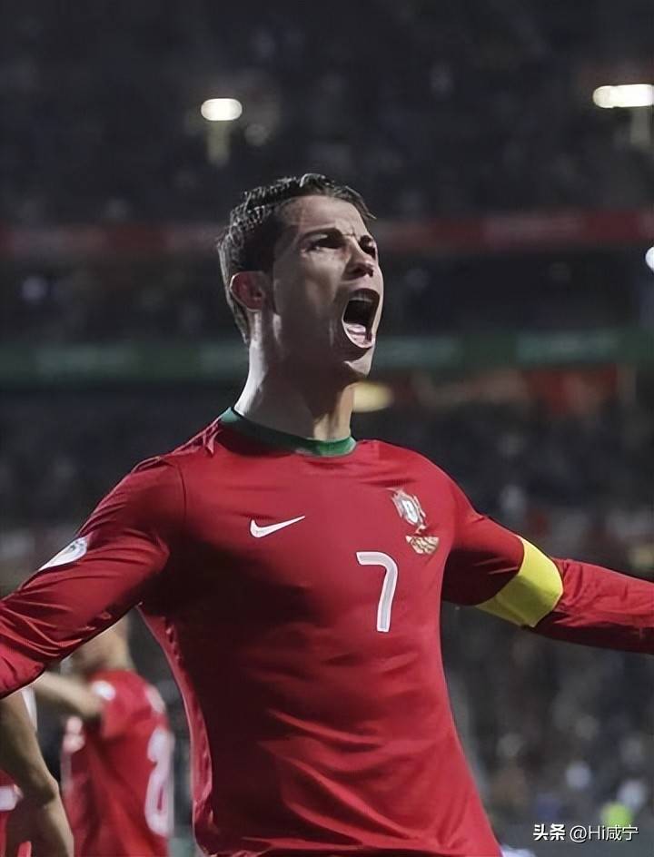 德国中场被授予年度最佳球员称号