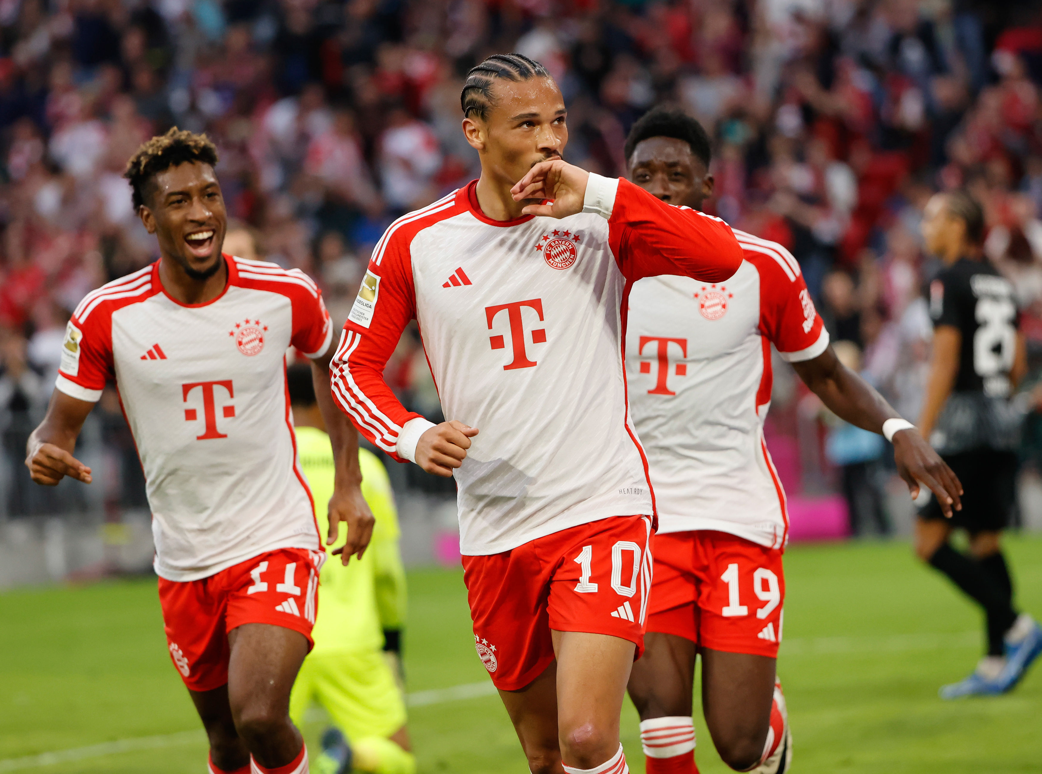 爱游戏在线-RB莱比锡豪取胜利，追赶前头