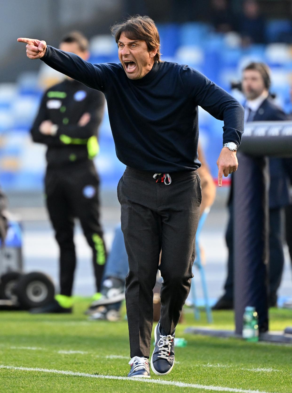 爱游戏官方-意甲豪门─那不勒斯！一路领跑不败令人震惊