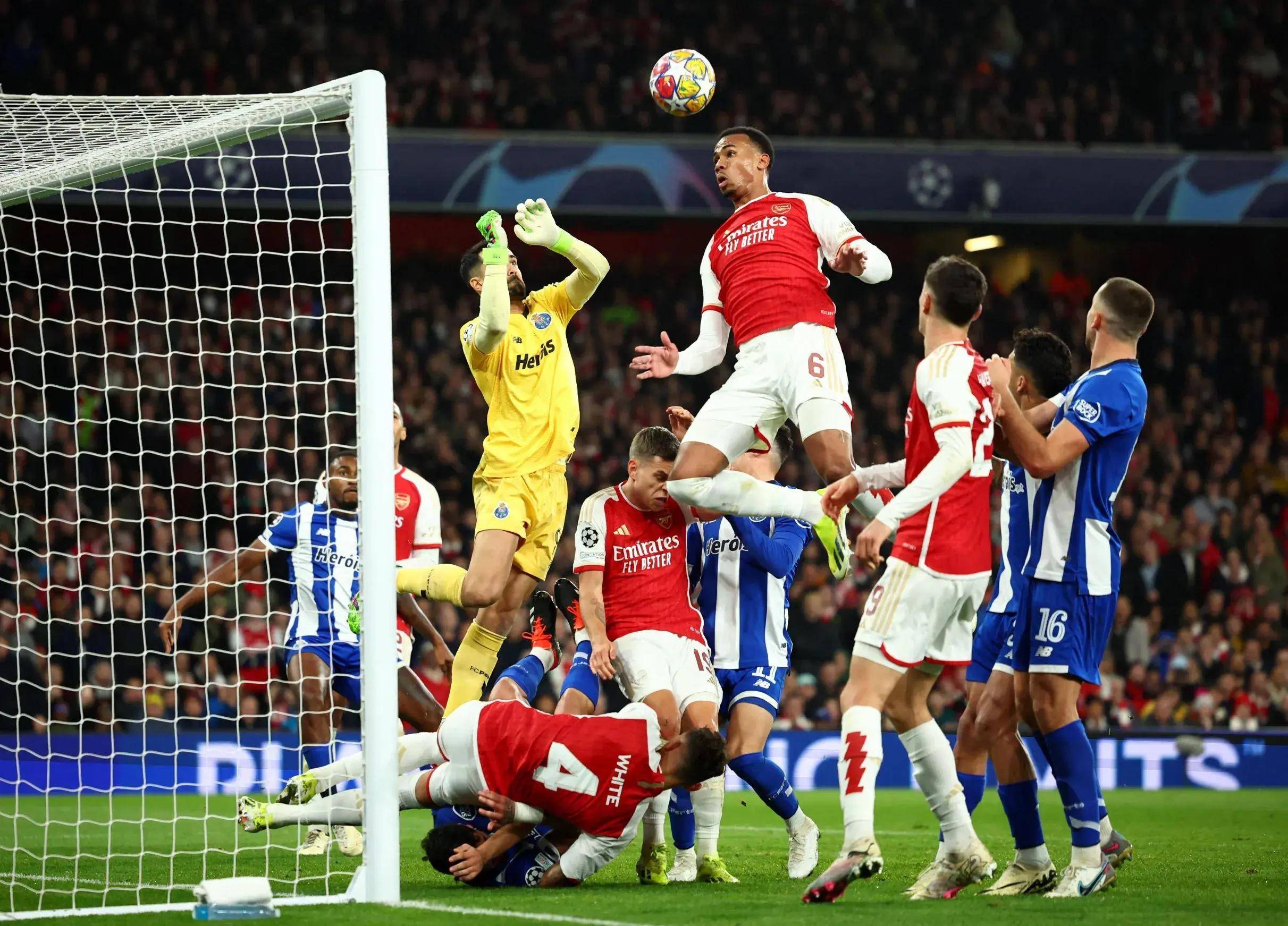 爱游戏入口-关于欧冠决赛抢眼战，球迷欢呼雀跃为自己的球队的信息