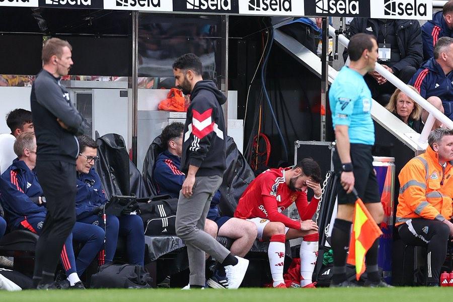 爱游戏官方-曼联主场惨败，英超胜场纪录告终