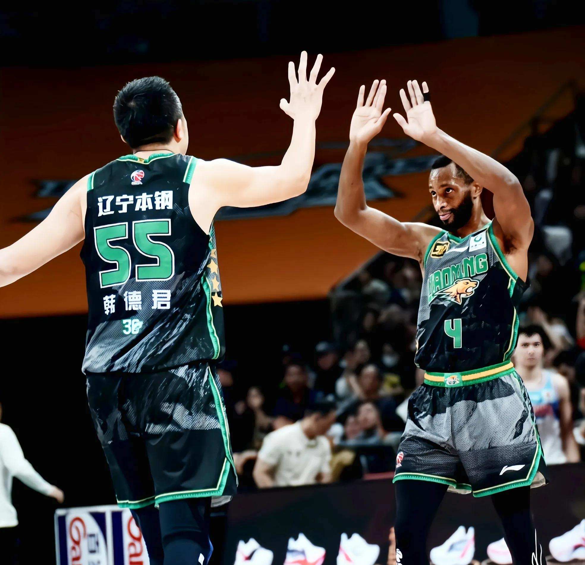 爱游戏APP-体育比拼焦点纷呈，战况紧张激烈