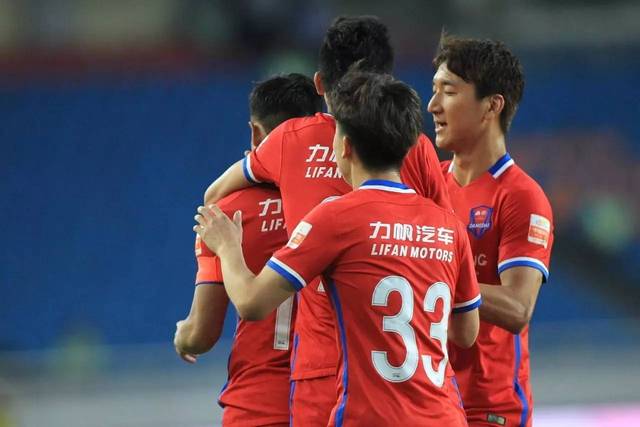 重庆当代力帆客场告捷，全队斗志昂扬