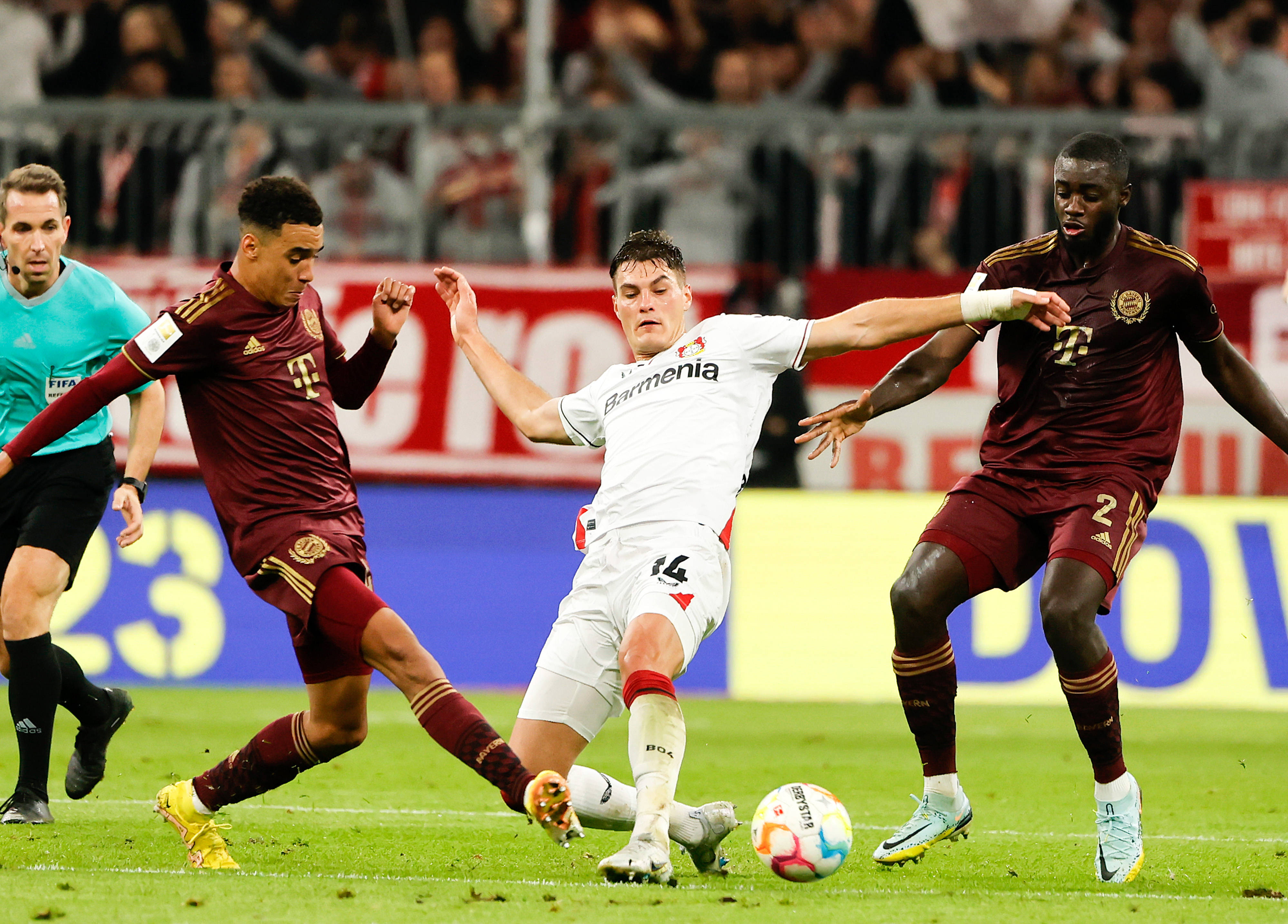 拜仁慕尼黑轻松击败汉堡，继续领跑积分榜的简单介绍