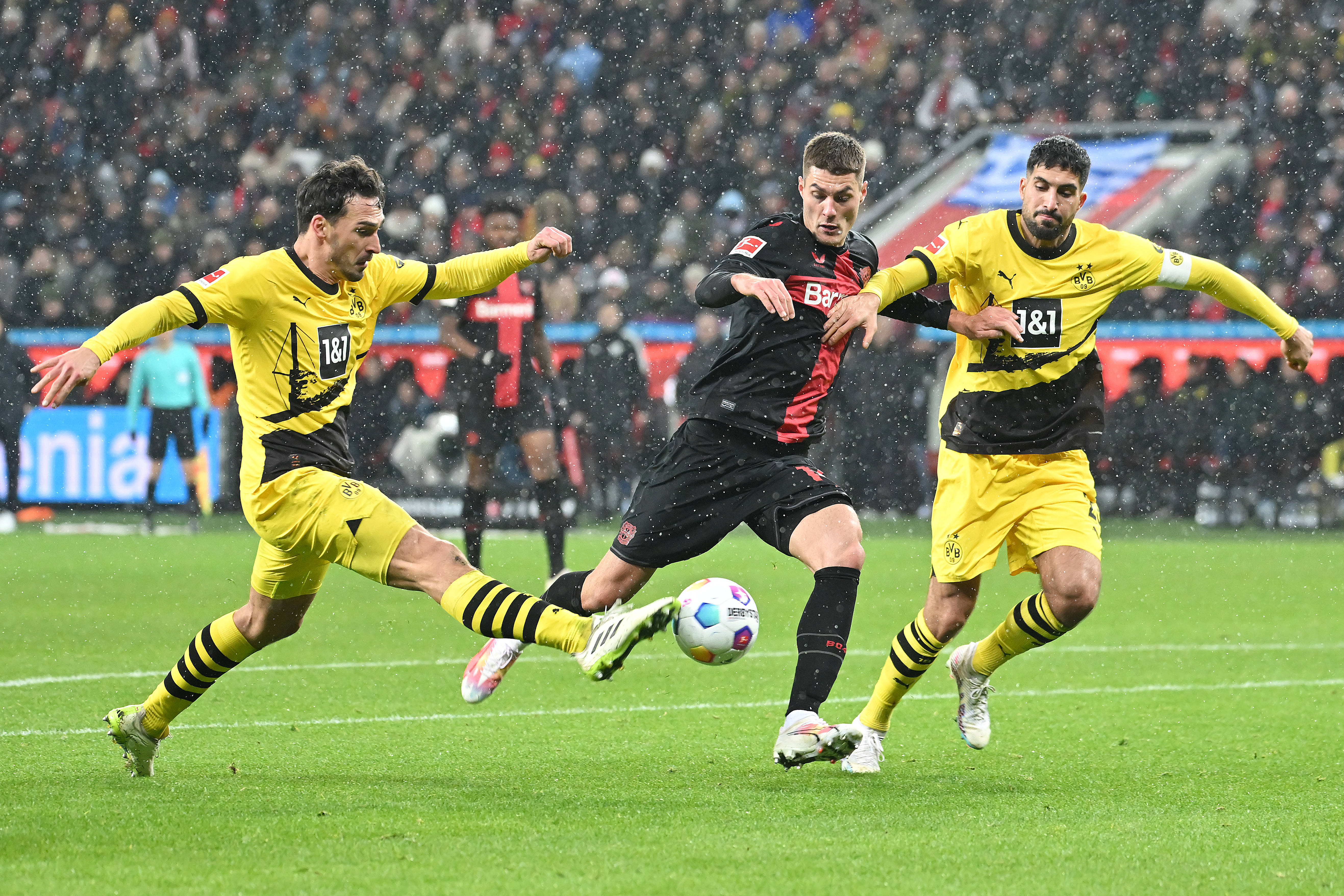 勒沃库森队成功击败对手迈向胜利之路