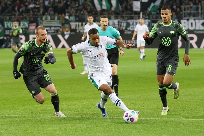 沃尔夫斯堡球员颇受赞誉,队内竞争激烈 沃尔夫斯堡球员颇受赞誉,队内竞争激烈