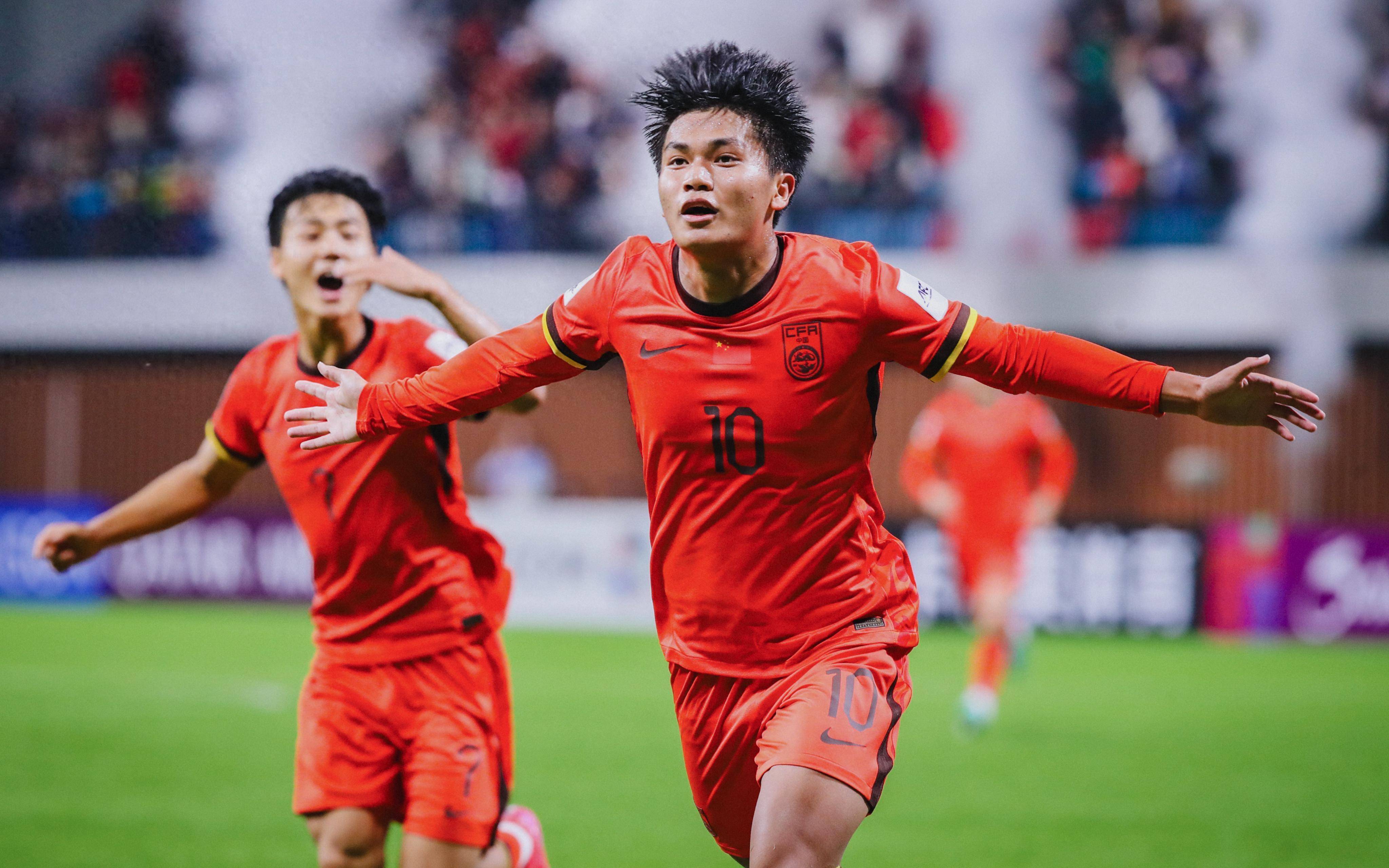 爱游戏官网-国内球员在国际大赛中展现出色表现，备受瞩目