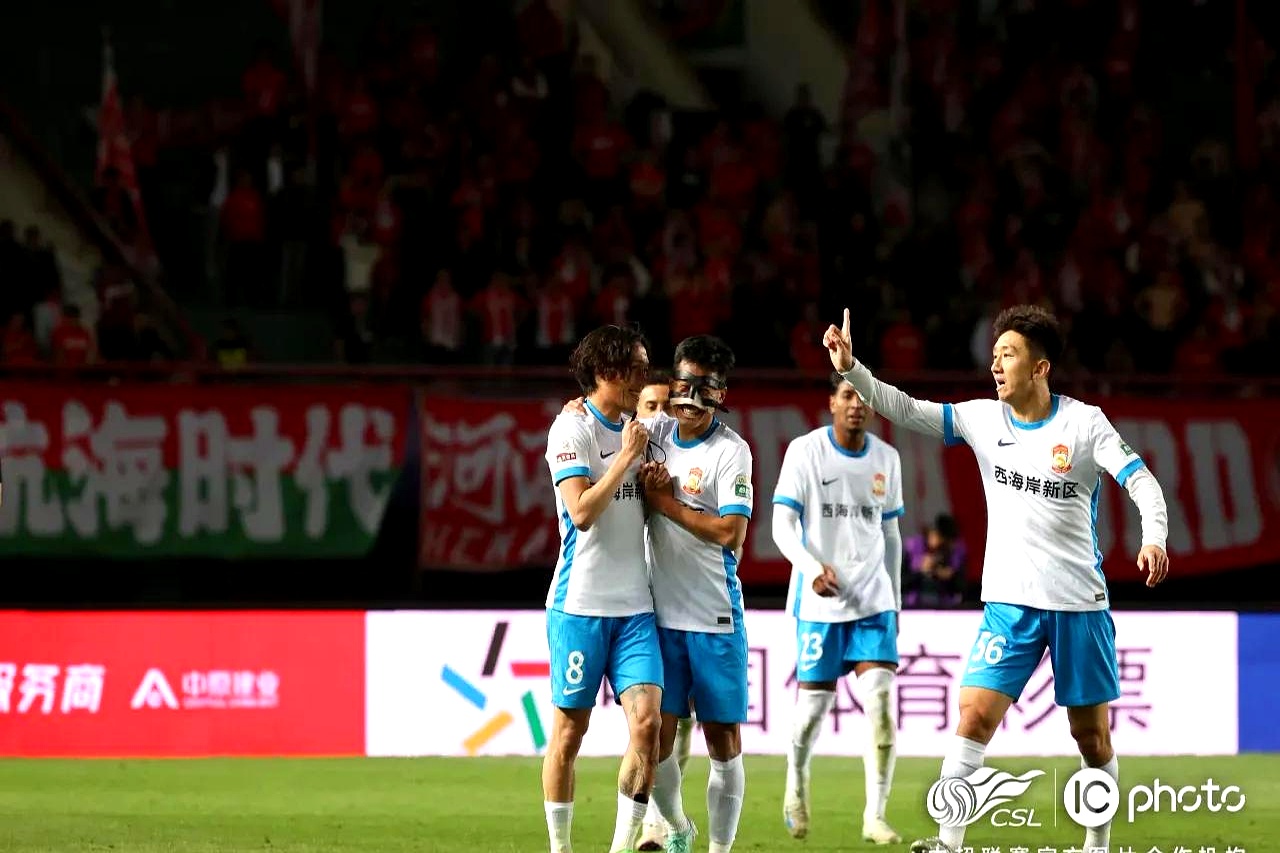 爱游戏入口-青岛队客场逆袭，晋级大赛决赛