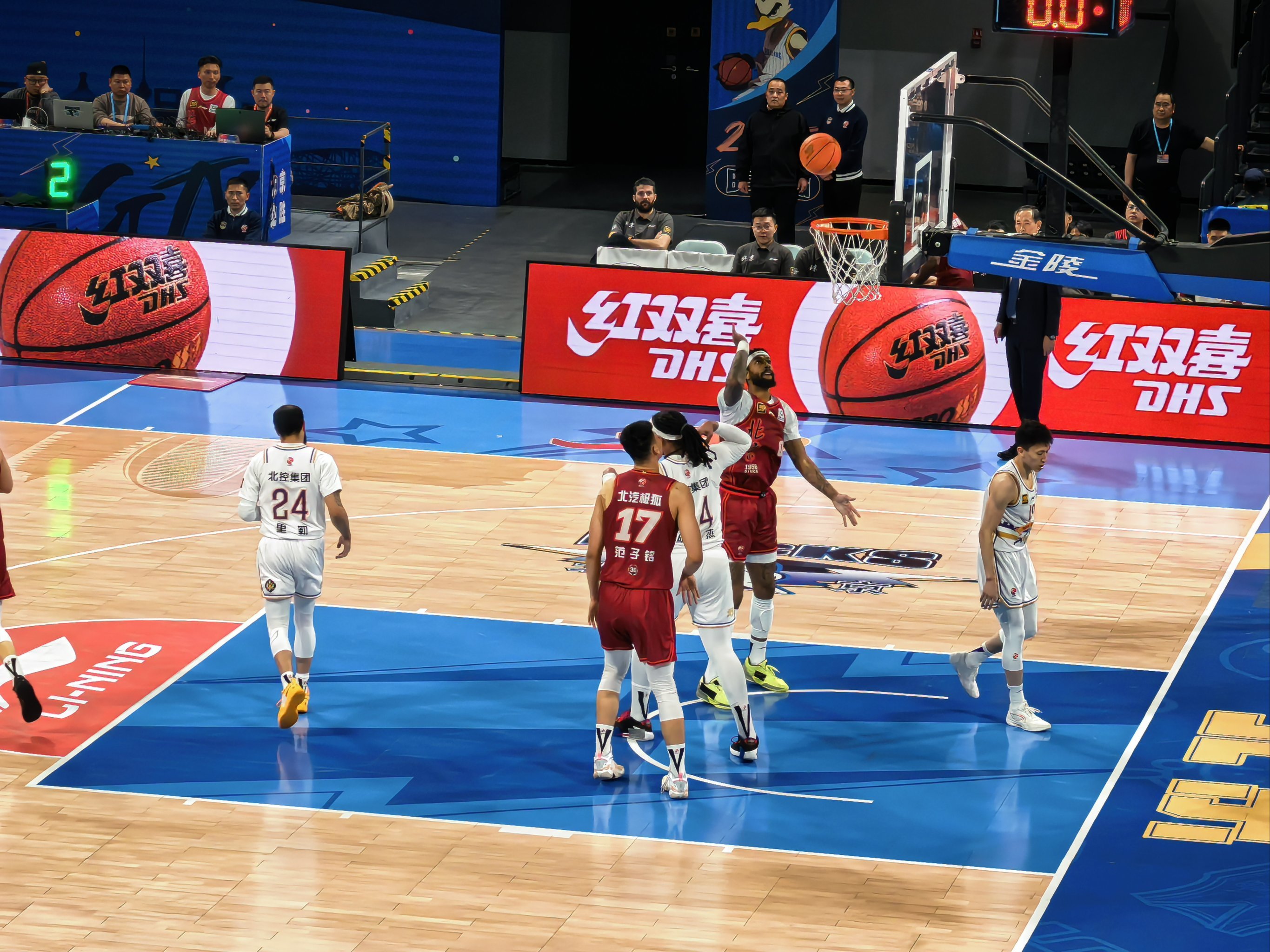 新疆天山雪豹主场踢出精彩比赛，实现关键胜利