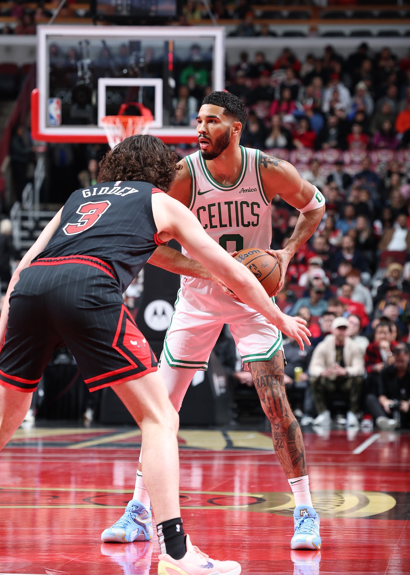 爱游戏娱乐-凯尔特人战胜公牛，布朗贡献全场最高得分