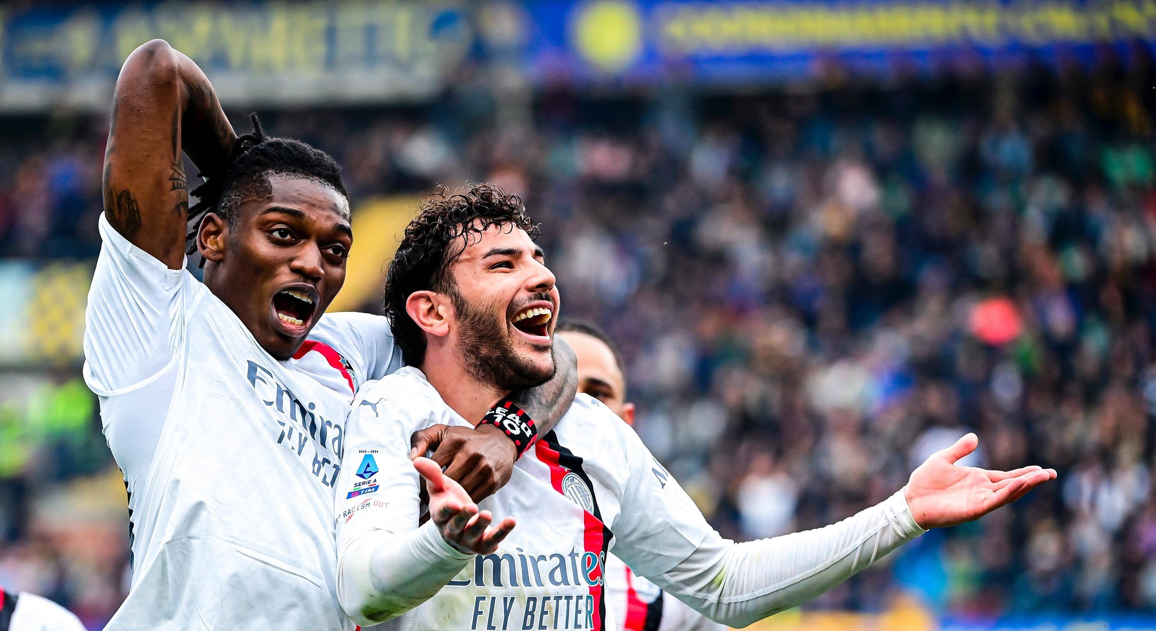 爱游戏入口-关于AC米兰球员集体庆祝胜利，喜悦洋溢的信息