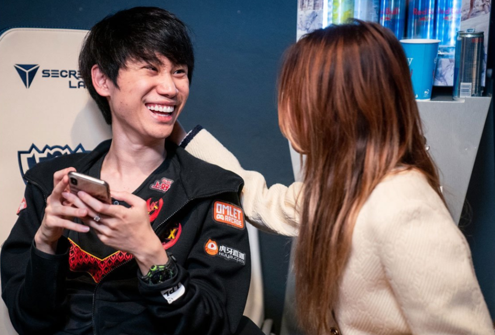 关于DK碾压BRO，Doinb极限生还后反打峡谷大战八强赛，技惊四座的信息