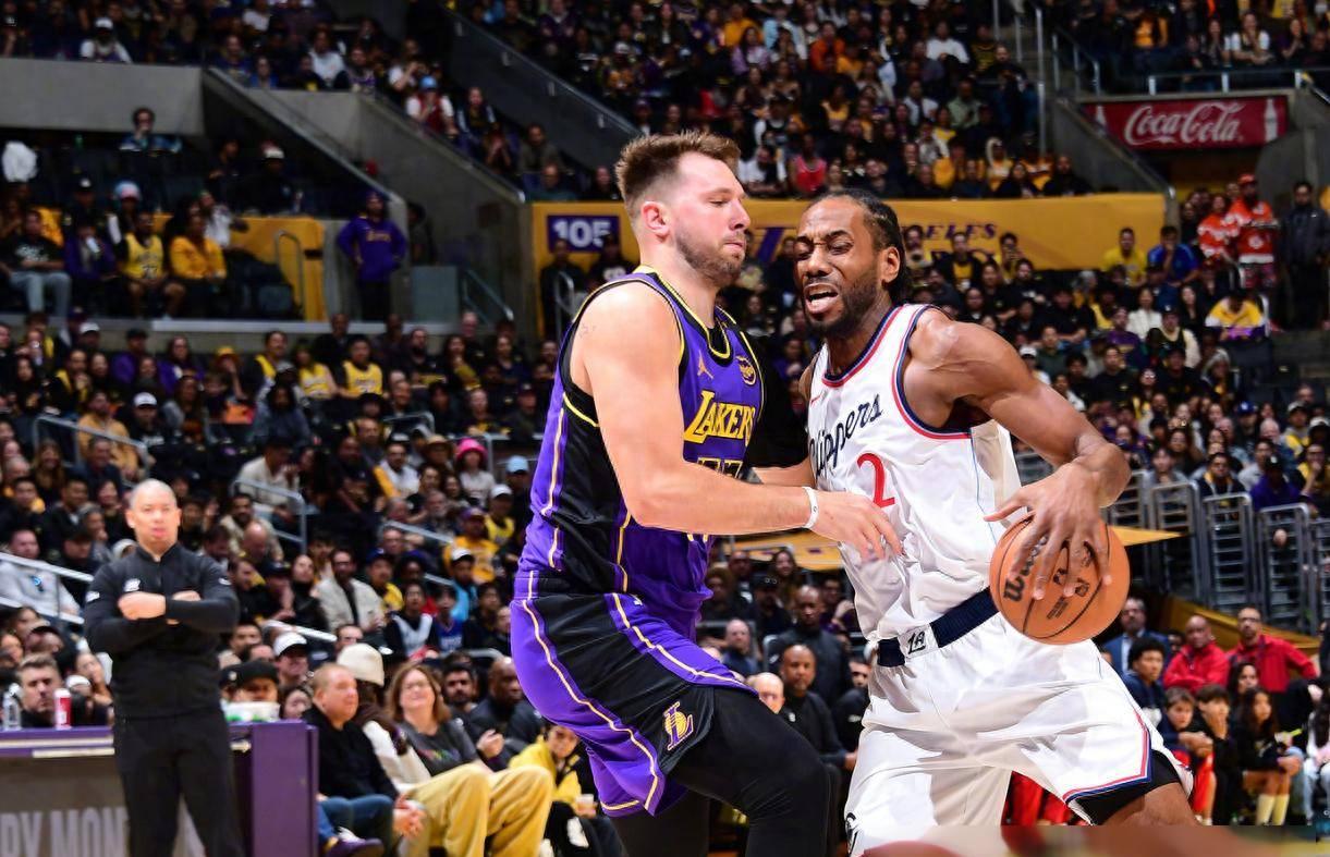 爱游戏在线-湖人击败快船，迎来五连胜