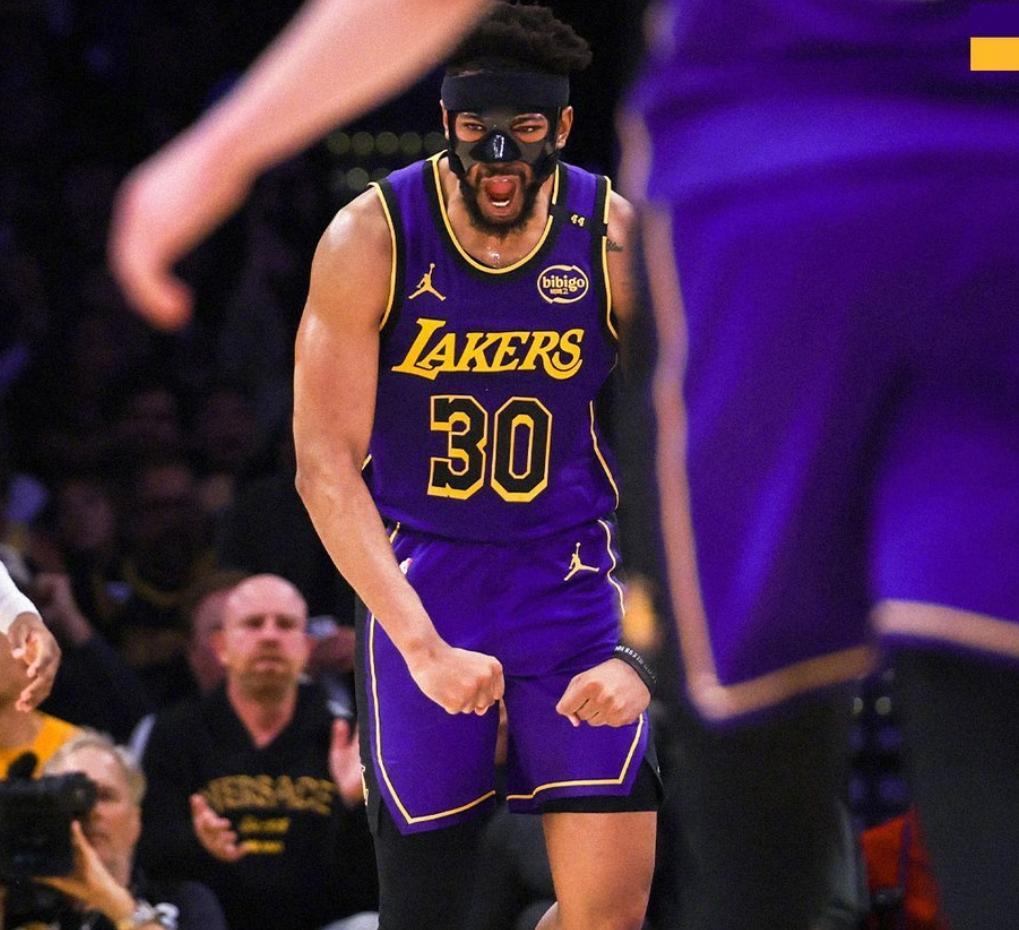 湖人击败快船,迎来五连胜 湖人击败快船,迎来五连胜