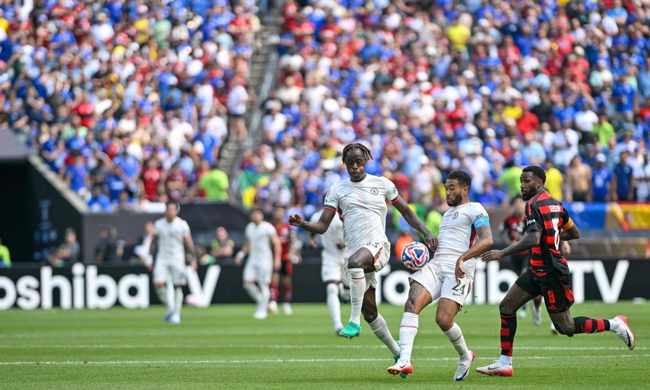 爱游戏下载-阿尔梅里亚客场不敌，降级前景黯淡