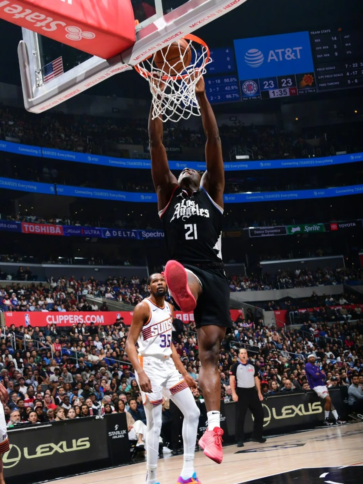 爱游戏体育-快船主力受伤，队内氛围动荡不安