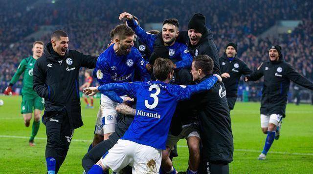 爱游戏APP-沙尔克04客场不敌对手，遭遇两连败