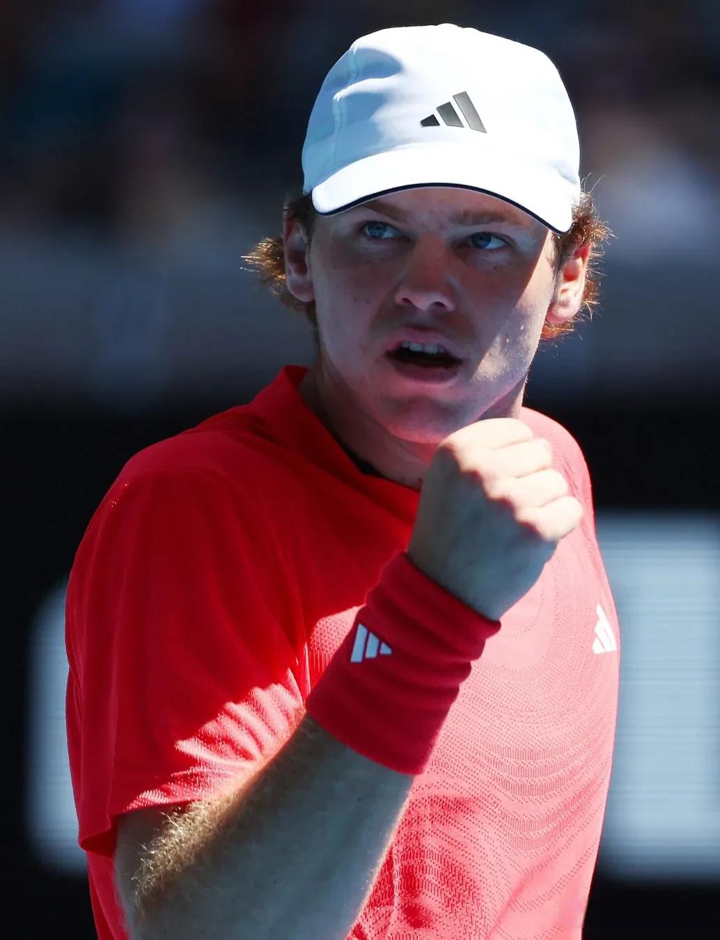 爱游戏官方入口-意大利网球队力克日本网球队，西西帕斯绝境逆转