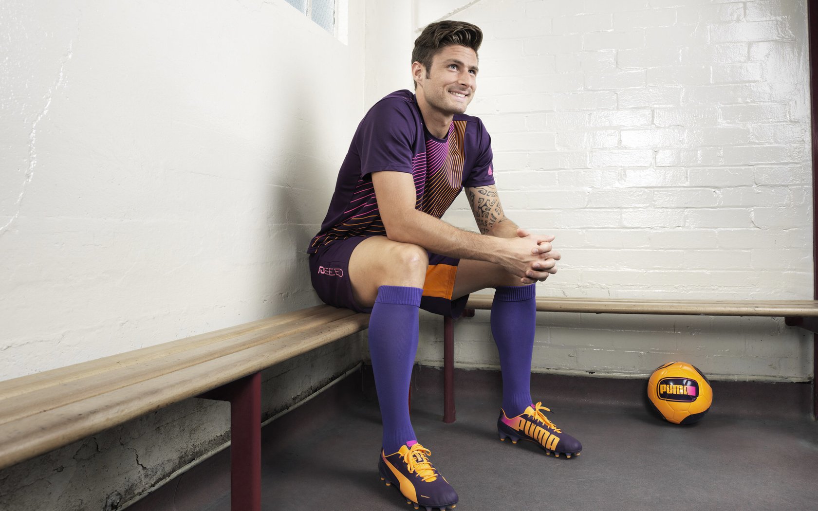 蓝色风暴席卷拜耳，奥亚尔萨瓦尔的沉默交响与一场精密碾压