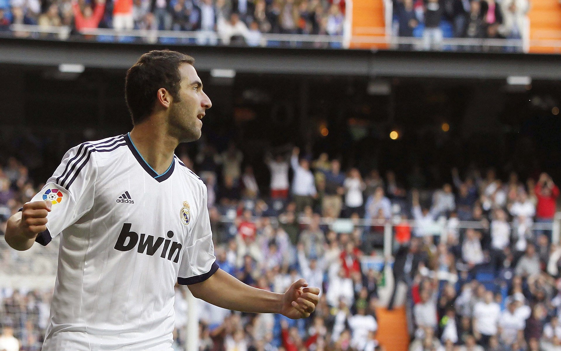 足球场上的NBA总决赛,当芬兰节奏掌控塞内加尔,阿坎吉在另一端接管比赛