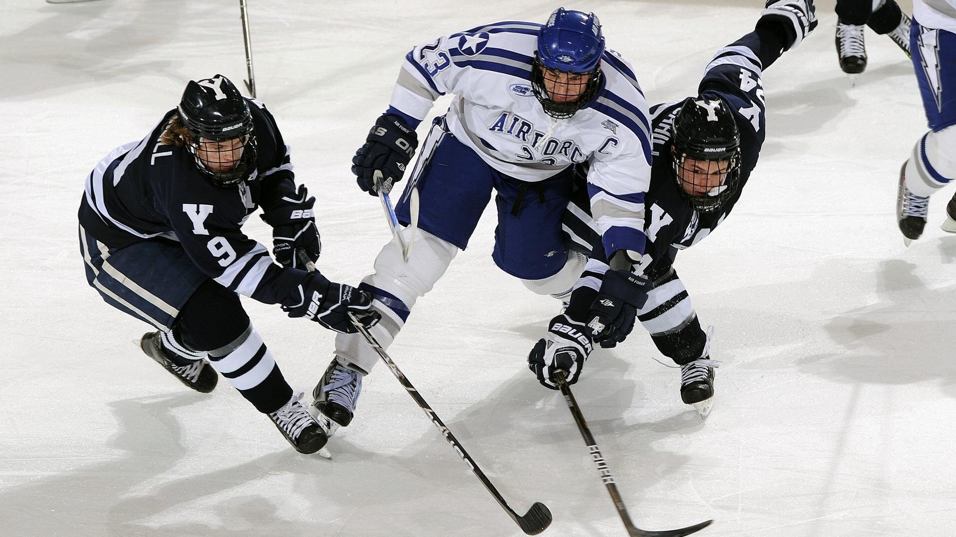 爱游戏体育-哈利伯顿无解封神之战,湖人防线崩溃暴露现代篮球残酷真相